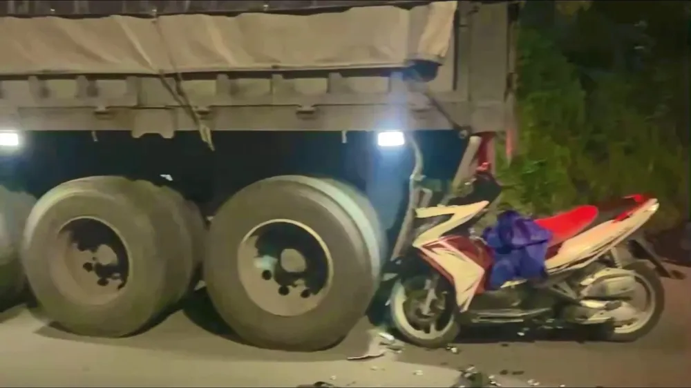 Đồng Nai: Tông thẳng vào đuôi xe container trên Quốc lộ 51, 1 người nguy kịch