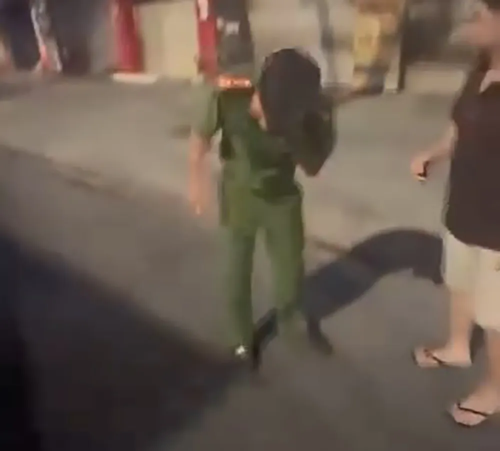 Tài xế điều khiển ô tô bỏ chạy khiến cửa xe đập vào mặt công an ở Gò Vấp