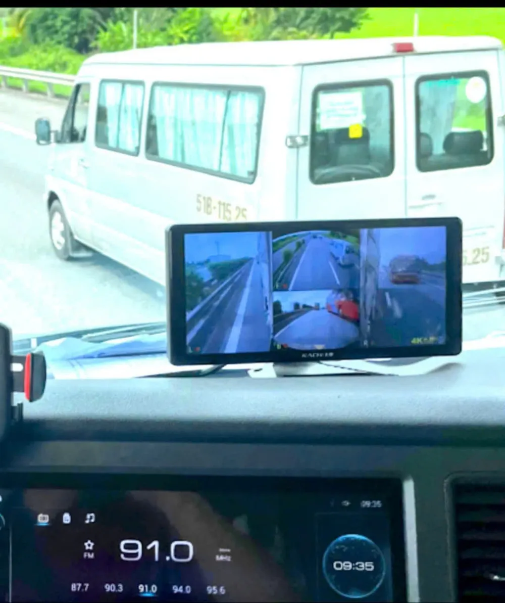 Trạm CSGT Tây Bắc vận động lắp camera quan sát ‘điểm mù’ cho hàng chục xe