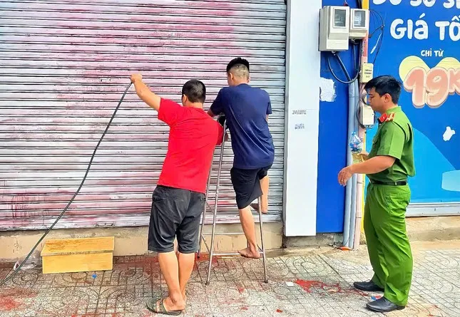 7 người bị khởi tố sau vụ tạt sơn đòi món nợ 50 triệu đồng