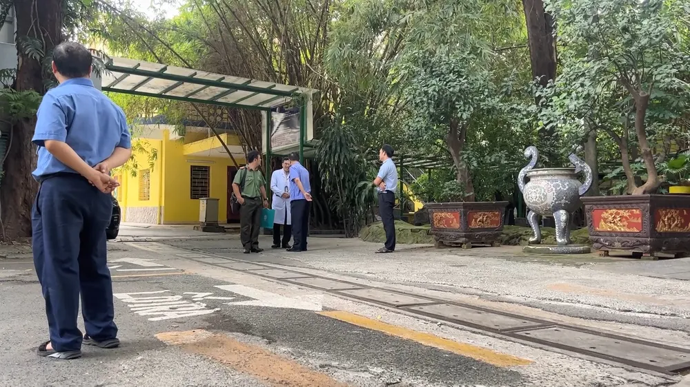 Clip Bộ Công an khám xét nhà riêng, nơi làm việc của Viện Trưởng Viện y học dân tộc TP.HCM