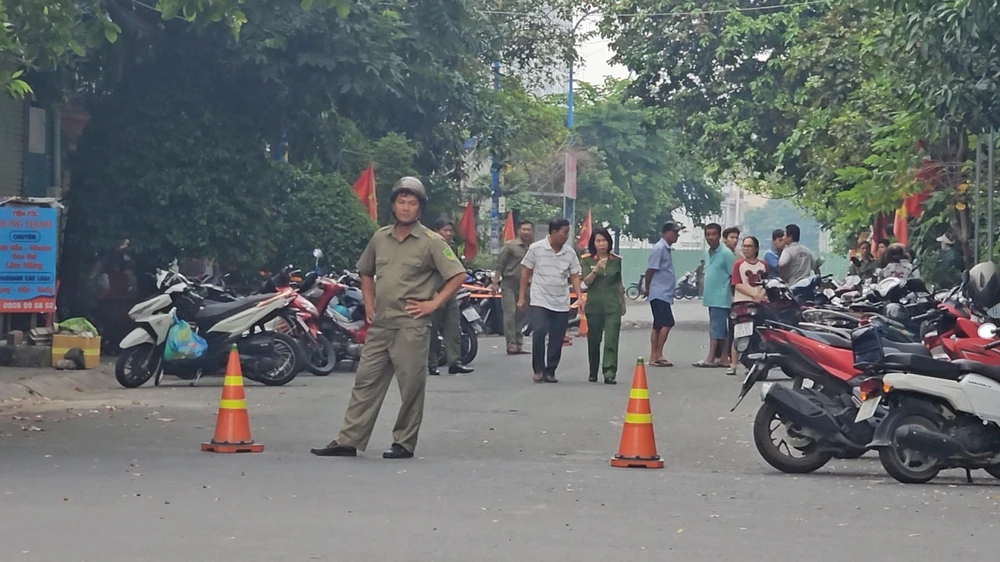 Công an phong tỏa đường, điều tra vụ người đàn ông tử vong bất thường