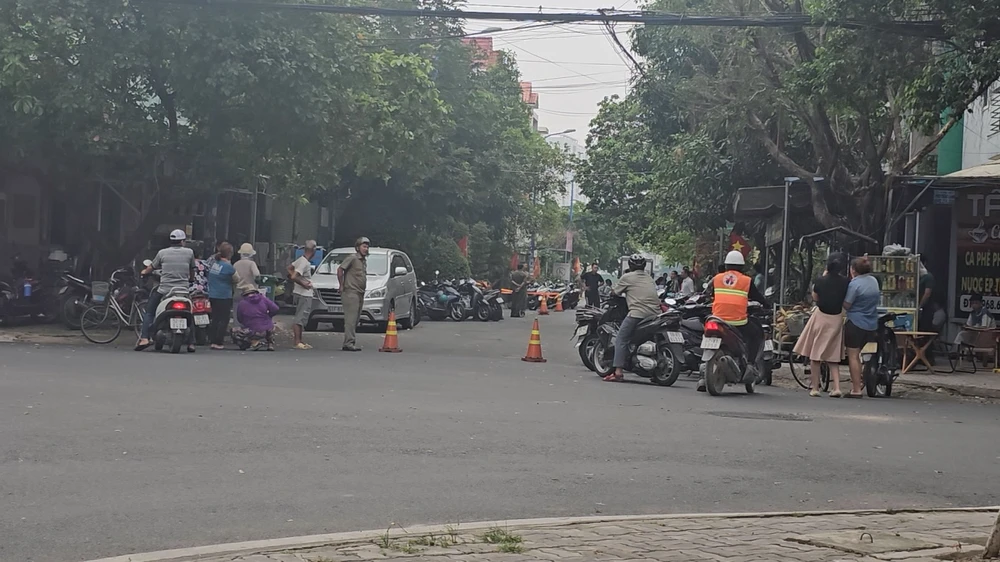 Công an phong tỏa đường, điều tra vụ người đàn ông tử vong bất thường