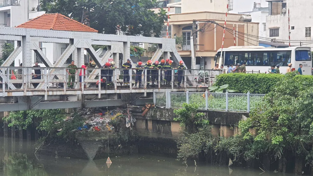Phát hiện thi thể người đàn ông trôi trên kênh Nhiêu Lộc – Thị Nghè