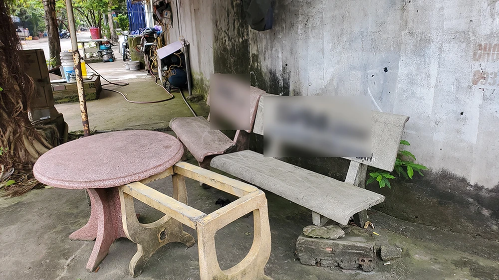 Quảng cáo web cờ bạc trên ghế đá chung cư Tây Thạnh và nhiều tuyến đường tại Tân Phú