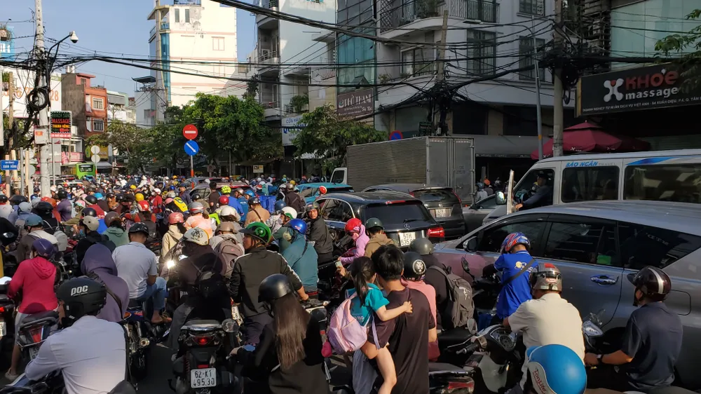 nhieu-duong-o-quan-tan-binh-ket-cung-vi-chay-nha-tren-duong-xuan-hong (9).jpg