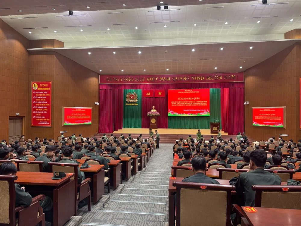 Công an 16 quận huyện ở TP.HCM được Bộ tư lệnh Cảnh sát cơ động hỗ trợ dịp Tết