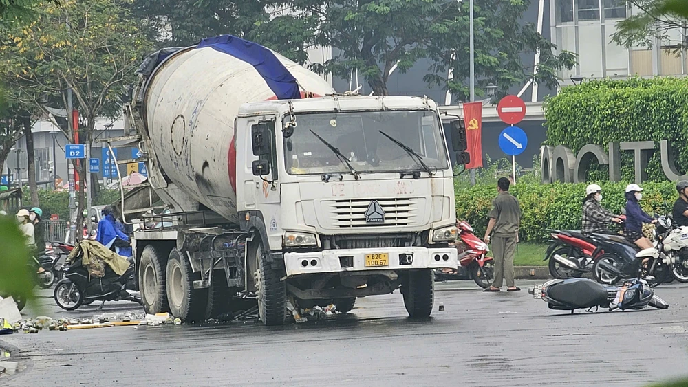 va-cham-voi-xe-bon-nam-thanh-nien-tu-vong-o-tan-phu (1).jpg