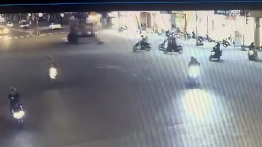 Cảnh sát phong tỏa một đoạn đường Lê Trọng Tấn sau tai nạn chết người