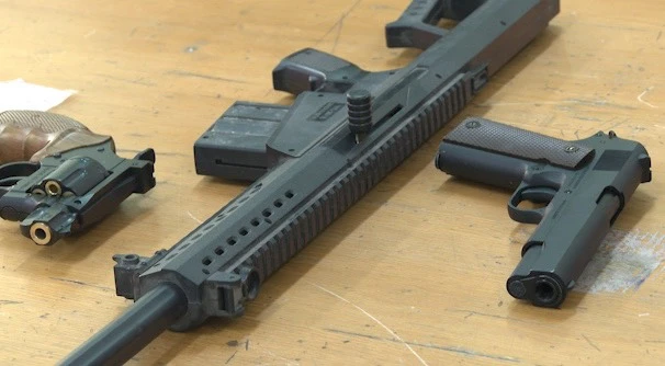 Công an bắt nhóm chuyên độ chế, dùng chung cư làm nơi cất giữ súng đạn