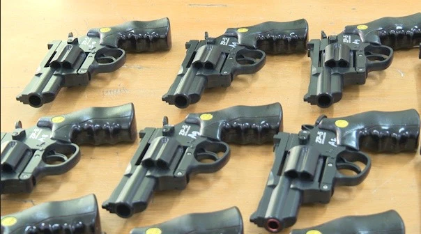 Công an bắt nhóm chuyên độ chế, dùng chung cư làm nơi cất giữ súng đạn