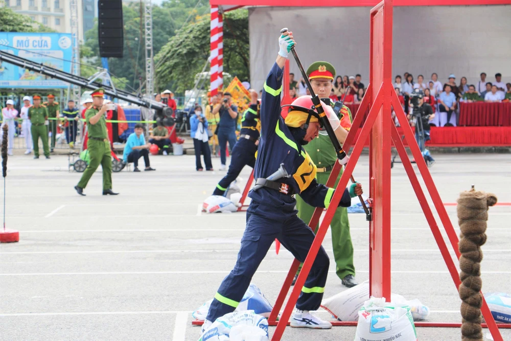 Công an TP.HCM giành giải Nhì toàn đoàn tại Hội thi thể thao nghiệp vụ PCCC và CNCH 2025