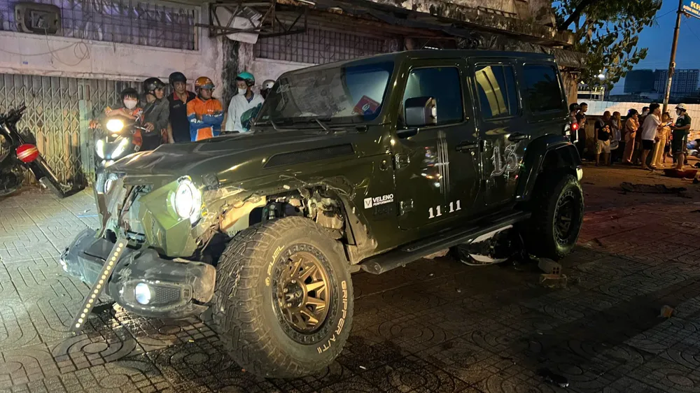 Xe Jeep tông hàng loạt xe máy ở TP.HCM: Hai mẹ con tử vong, chủ xe là chủ quán bar nổi tiếng