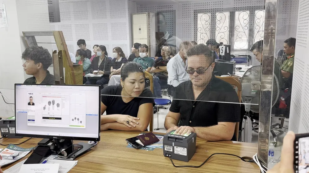 Tiện ích định danh điện tử: Người nước ngoài sử dụng như công dân Việt