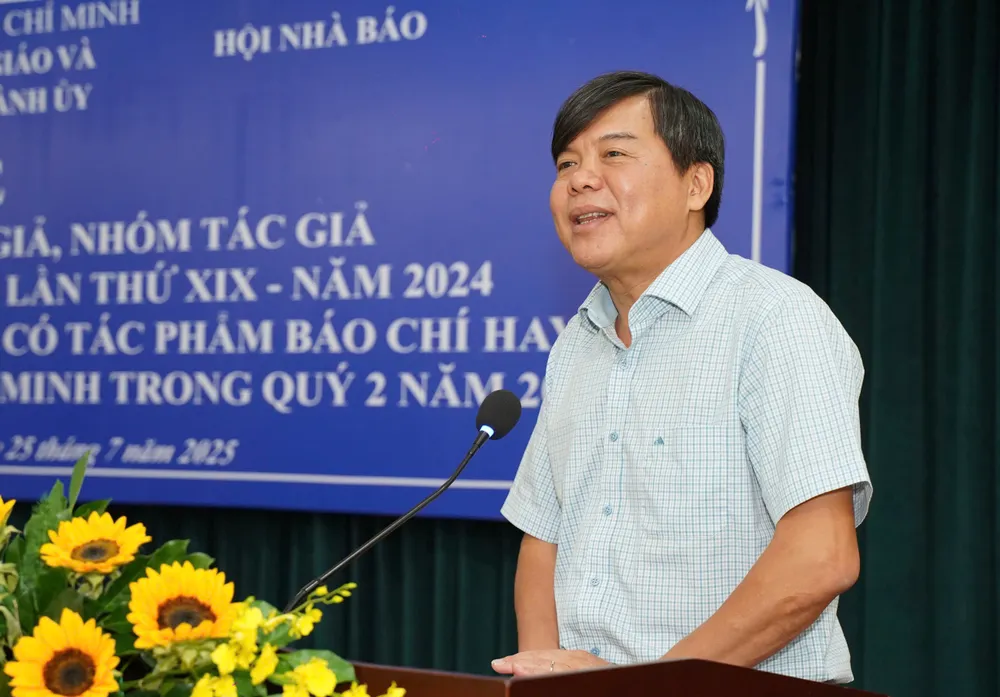 tp-hcm-luon-dong-hanh-cham-lo-va-ton-vinh-doi-ngu-nguoi-lam-bao (10).jpg