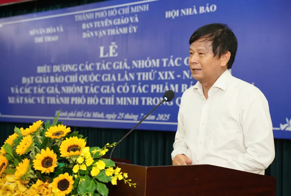 tp-hcm-luon-dong-hanh-cham-lo-va-ton-vinh-doi-ngu-nguoi-lam-bao (11).jpg