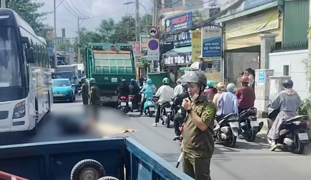 Chiếc xe rác trong vụ tai nạn chết người lại tiếp tục liên quan tai nạn chết người ở TP.HCM