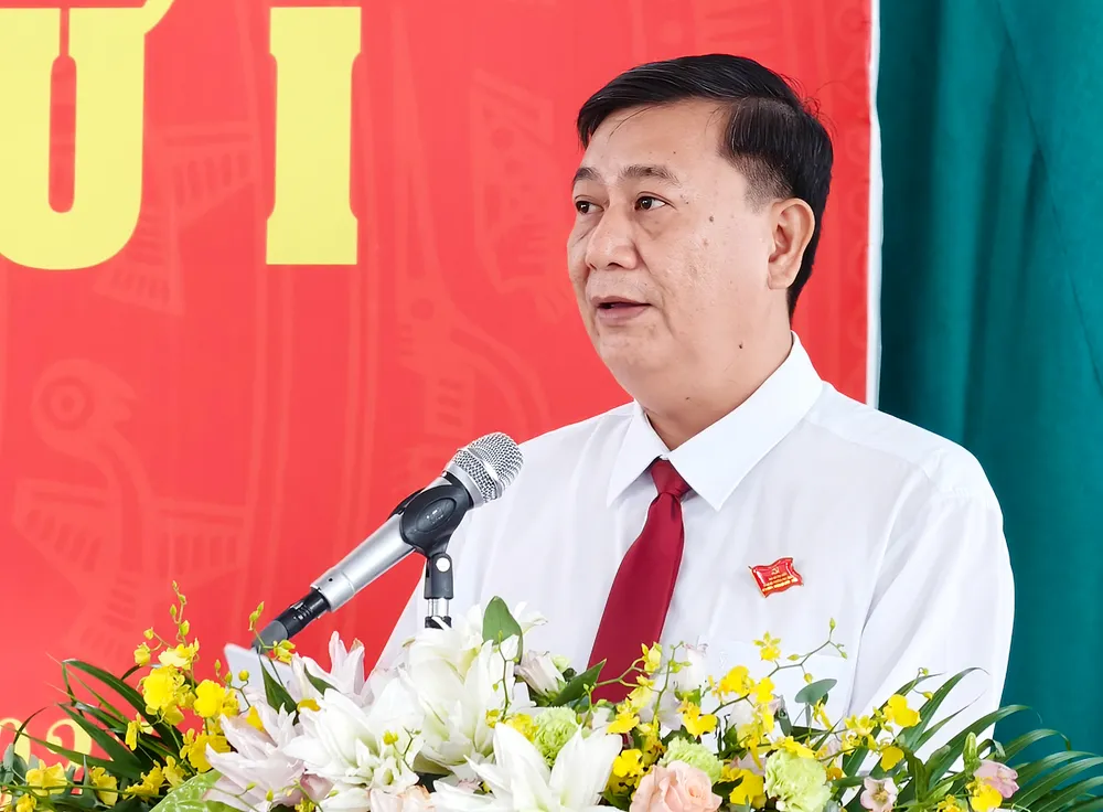 Ông Phan Sĩ Đạt, Chủ tịch UBND phường Phú Thạnh báo cáo tại đại hội. Ảnh: N. TÂN