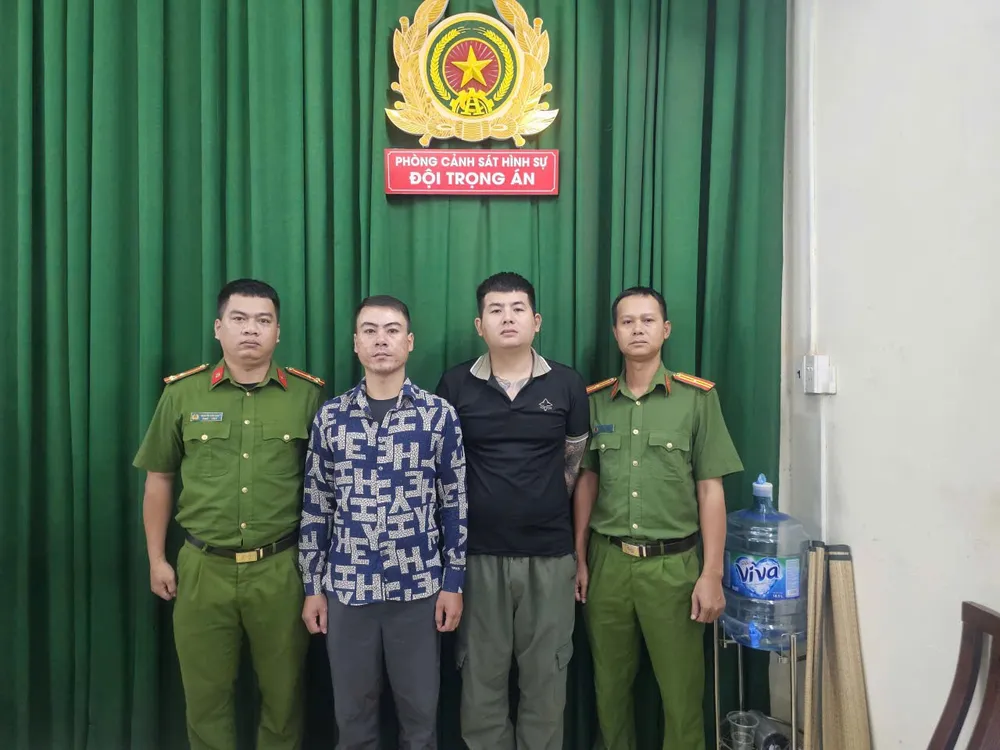 Công an TP.HCM bắt nhóm cho vay nặng lãi, ép khách quay clip nhạy cảm để thế chấp