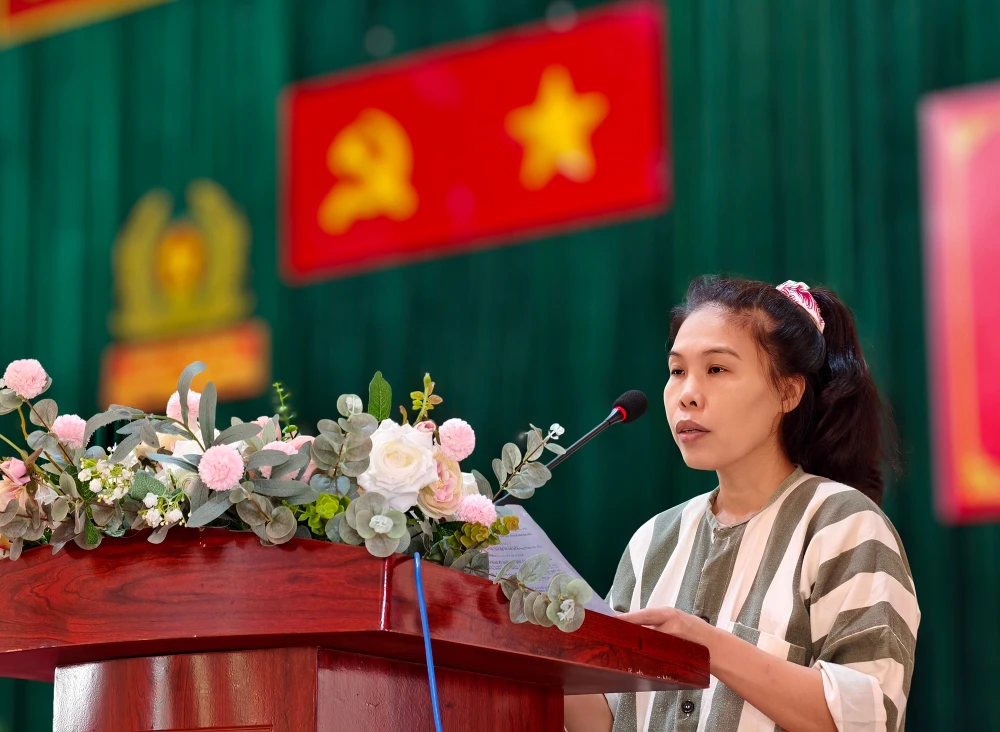 niem-vui-ngay-tro-ve-cua-129-pham-nhan-duoc-dac-xa-tai-trai-tam-giam-chi-hoa (10).jpg