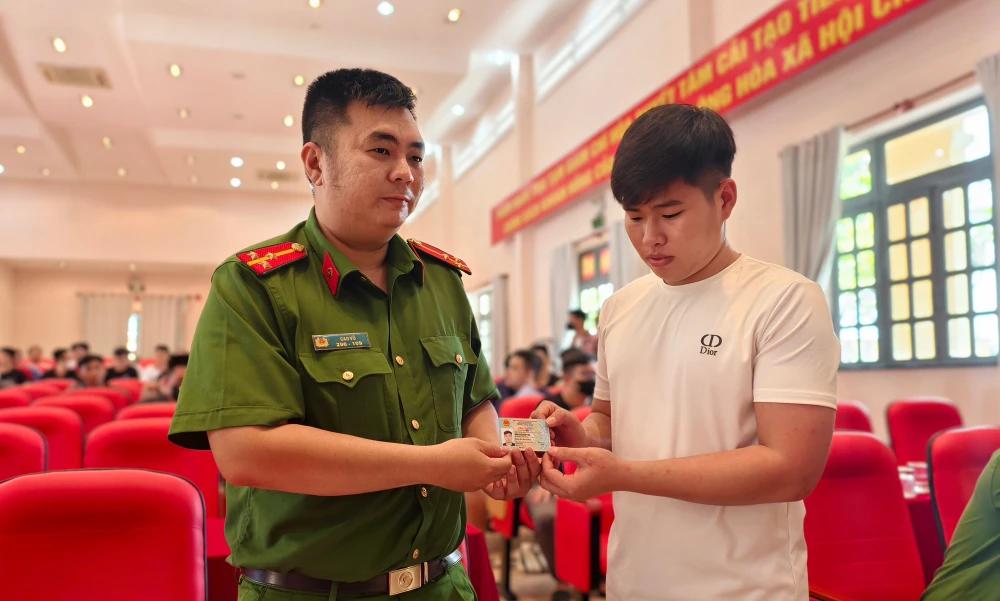 niem-vui-ngay-tro-ve-cua-129-pham-nhan-duoc-dac-xa-tai-trai-tam-giam-chi-hoa (11).jpg