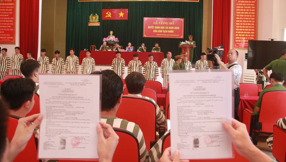 niem-vui-ngay-tro-ve-cua-129-pham-nhan-duoc-dac-xa-tai-trai-tam-giam-chi-hoa (14).jpg