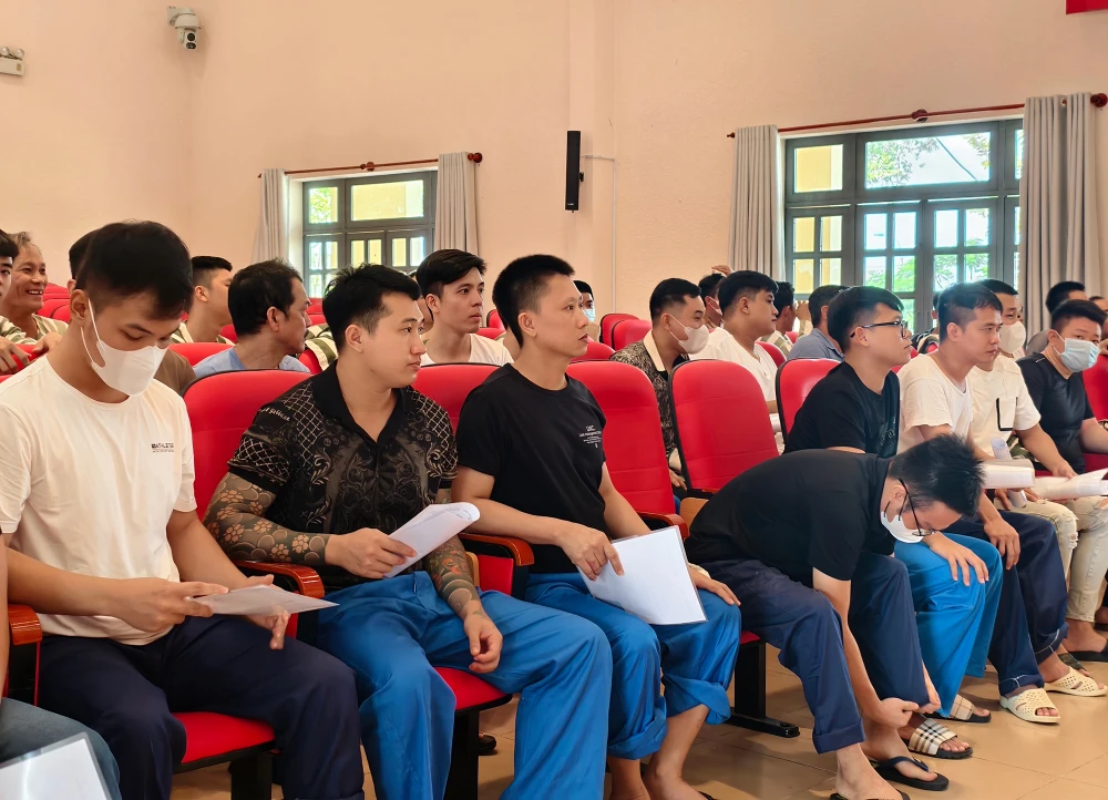 niem-vui-ngay-tro-ve-cua-129-pham-nhan-duoc-dac-xa-tai-trai-tam-giam-chi-hoa (18).jpg