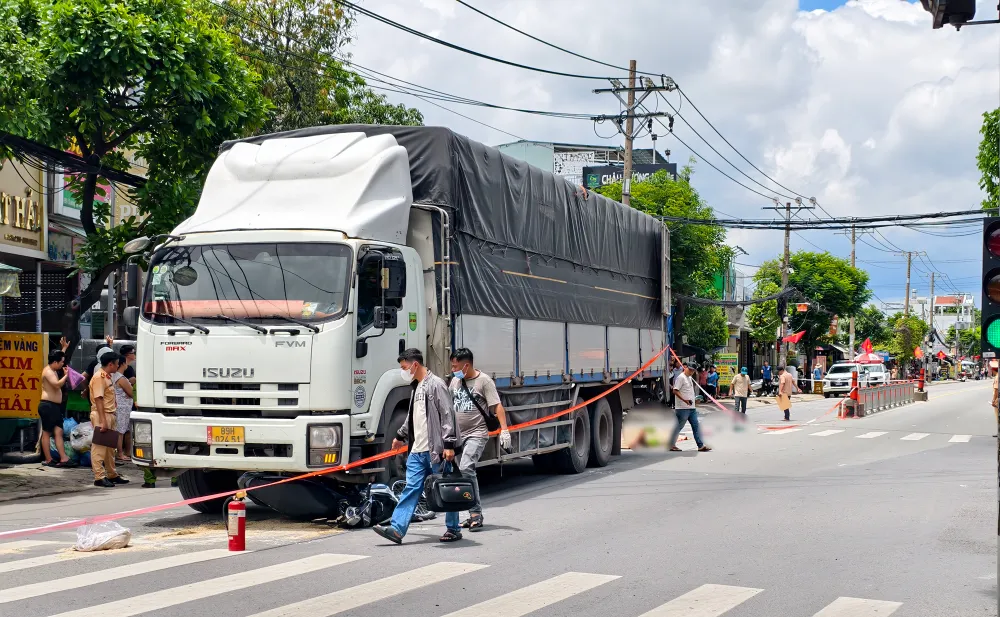 TP.HCM: Đi nhập học đại học, 2 mẹ con nữ sinh tử vong vì va chạm xe tải