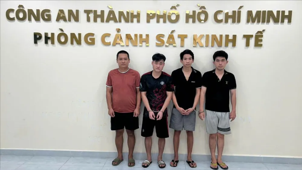 Bắt nhóm người sản xuất hàng giả bán rẻ chỉ bằng 50% so với hàng thật