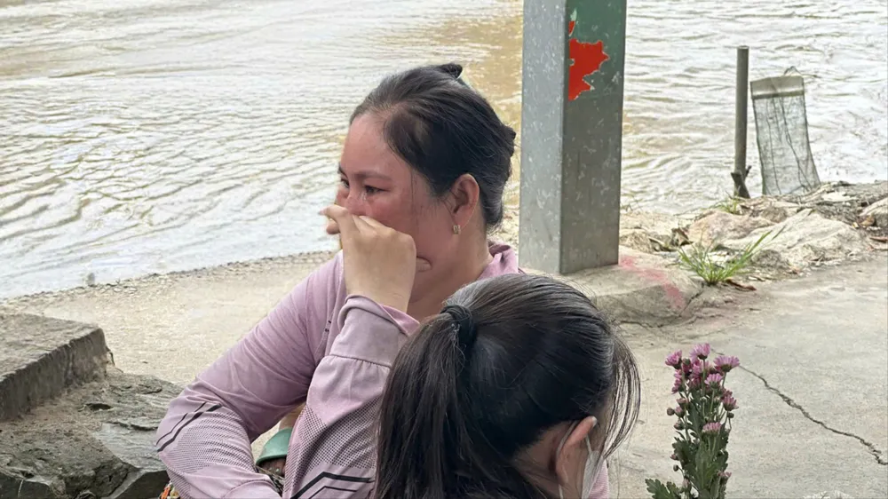 Vụ nam sinh nghi rơi kênh Xáng khi câu cá: Nỗi đau xé lòng của người mẹ nghèo