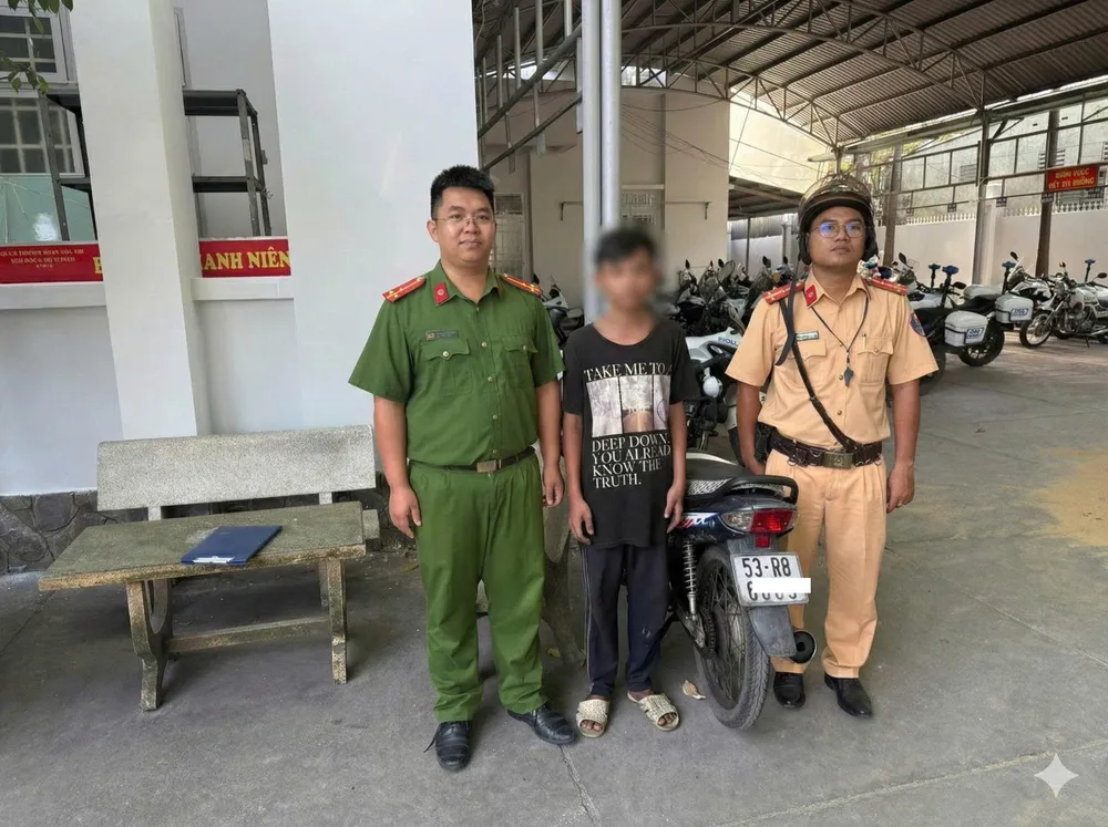 csgt-an-suong-xu-ly-nhom-thieu-nien-14-tuoi-boc-dau-xe-may-quay-clip-cau-like (2).jpg