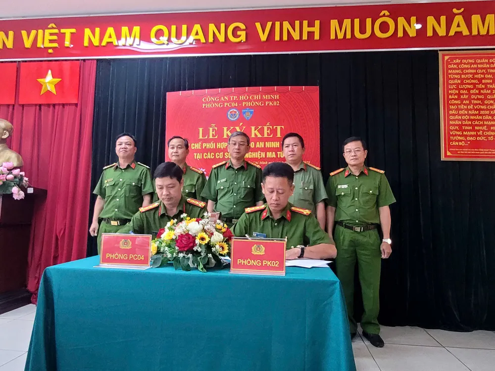 cong-an-tp-hcm-tang-cuong-canh-sat-co-dong-bao-ve-6-co-so-cai-nghien (3).jpg