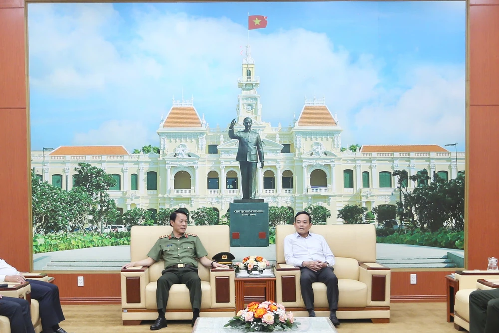 bo-truong-luong-tam-quang-cong-an-tp-hcm-phai-tro-thanh-diem-sang-cua-cong-an-ca-nuoc (7).jpg