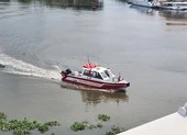 Để lại dép và balo rồi nhảy cầu Sài Gòn ảnh 3 Thanh niên để lại dép và xe máy rồi nhảy cầu Bình Lợi