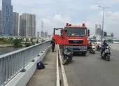 Liên tục nhảy sông Sài Gòn mất tích ảnh 2 Để lại dép và balo rồi nhảy cầu Sài Gòn