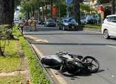 Chạy xe máy trong làn ô tô, thanh niên ngã xe tử vong ảnh 1 1 người nước ngoài tử vong sau khi ngã xe máy ở quận 3