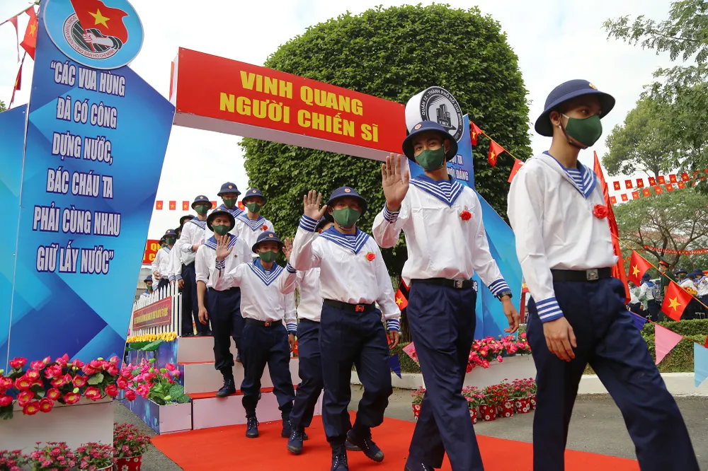 Hàng chục ngàn thanh niên cả nước hồ hởi lên đường nhập ngũ ảnh 4