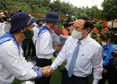 Hàng chục ngàn thanh niên cả nước hồ hởi lên đường nhập ngũ ảnh 20 Chùm ảnh: Thanh niên TP.HCM hăng hái lên đường nhập ngũ