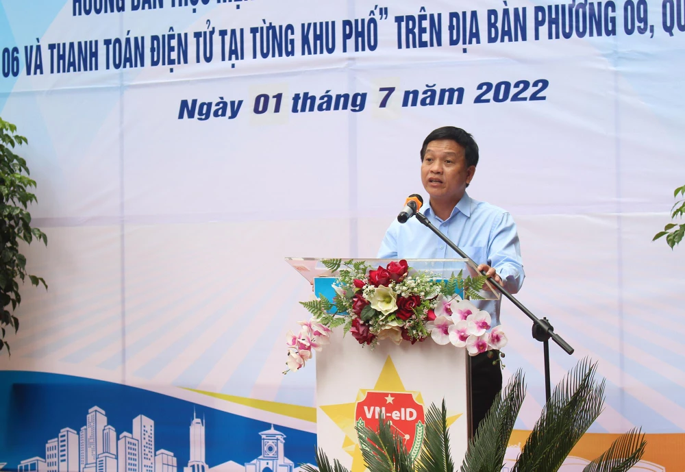 Phó Chủ tịch UBND quận Phú Nhuận Đỗ Đăng Ái phát biểu tại buổi lễ. Ảnh: NGUYỄN YÊN