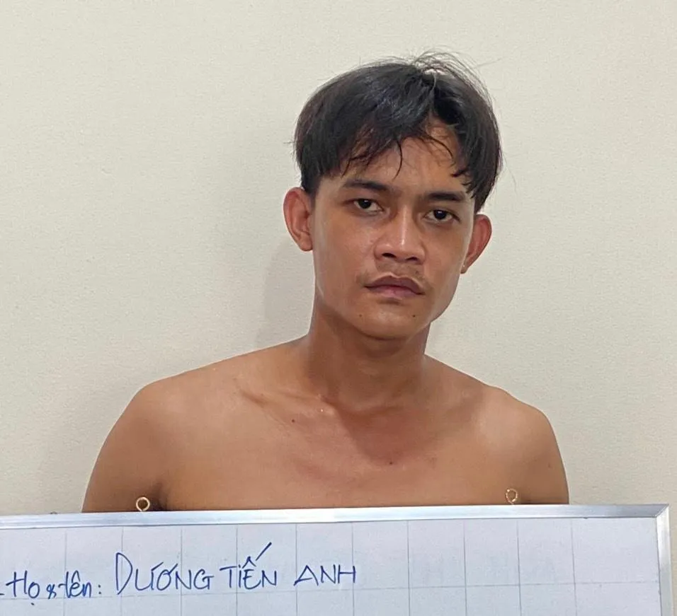 Dương Tiến Anh tại cơ quan công an. Ảnh: ĐC Dương Tiến Anh tại cơ quan công an. Ảnh: ĐC