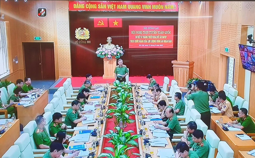 Bộ trưởng Bộ Công an phát biểu tại hội nghị trực tuyến. Ảnh: NGUYỄN YÊN