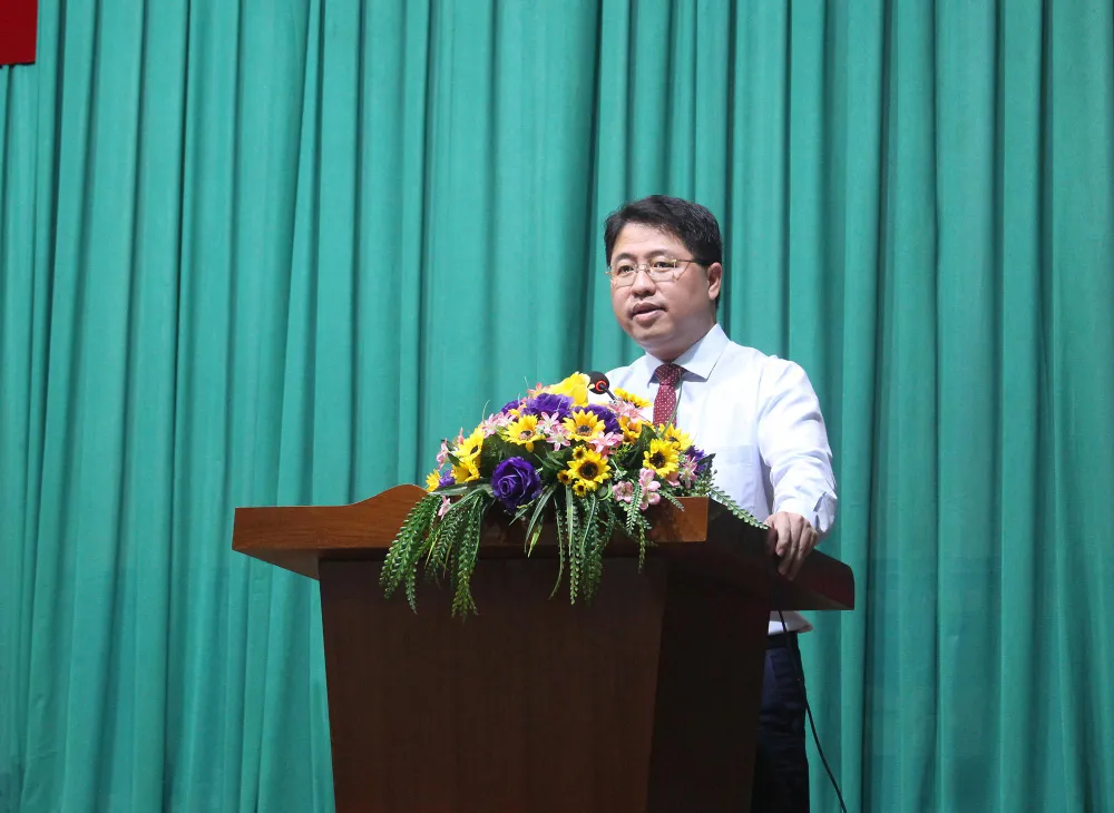 Bí thư Quận ủy Phú Nhuận phát biểu tại hội nghị. Ảnh: NGUYỄN YÊN