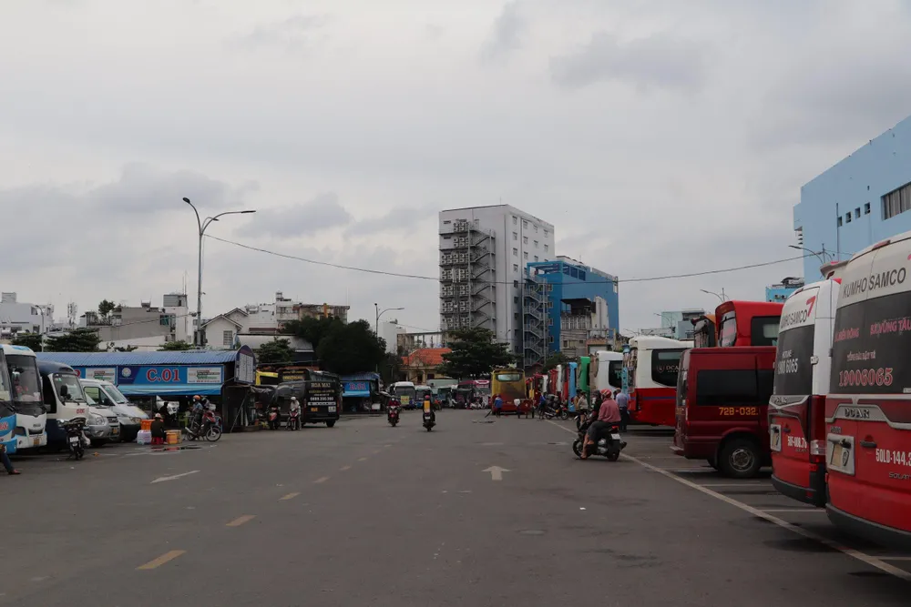 Khuôn viên bến xe Miền Đông cũ vắng vẻ trong sáng 9-10. Ảnh: ĐC Khuôn viên bến xe Miền Đông cũ vắng vẻ trong sáng 9-10. Ảnh: ĐC