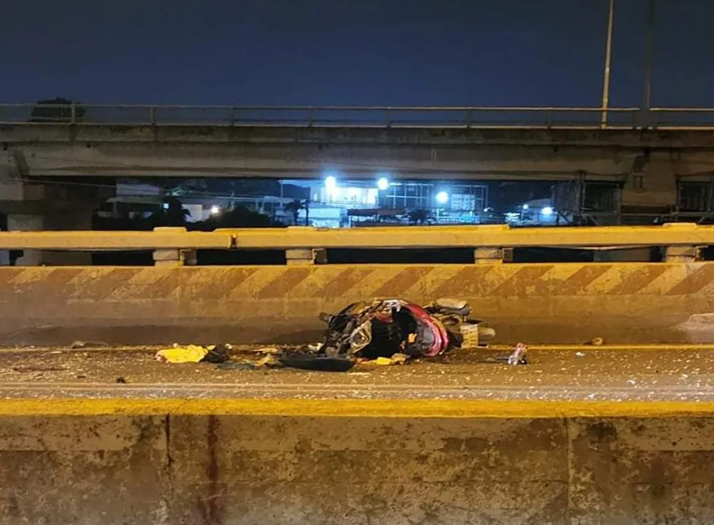 Xe máy bể nát sau tai nạn. Xe máy bể nát sau tai nạn.