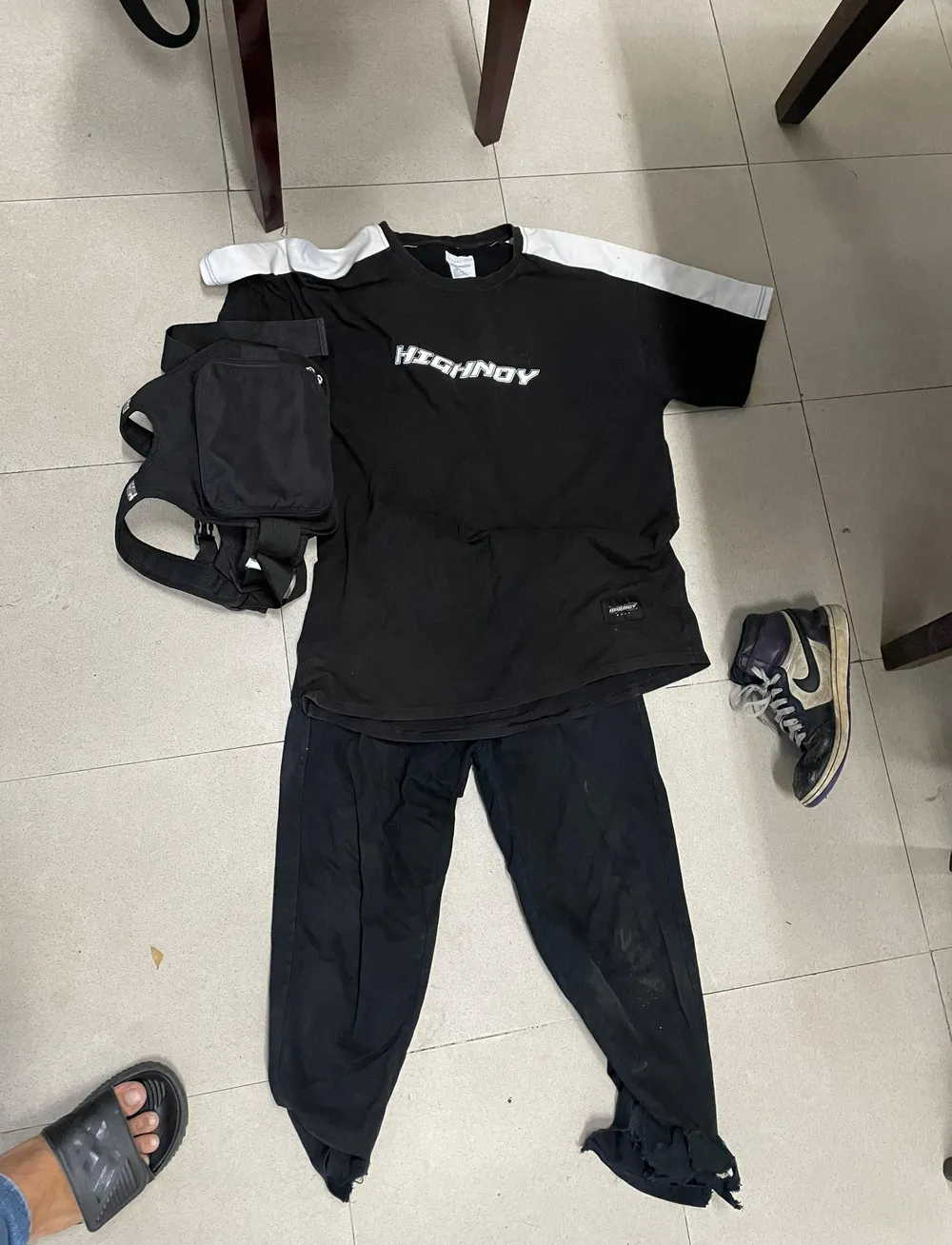 Bộ trang phục Thành sử dụng để đi trộm tài sản. Ảnh: ĐC Bộ trang phục Thành sử dụng để đi trộm tài sản. Ảnh: ĐC