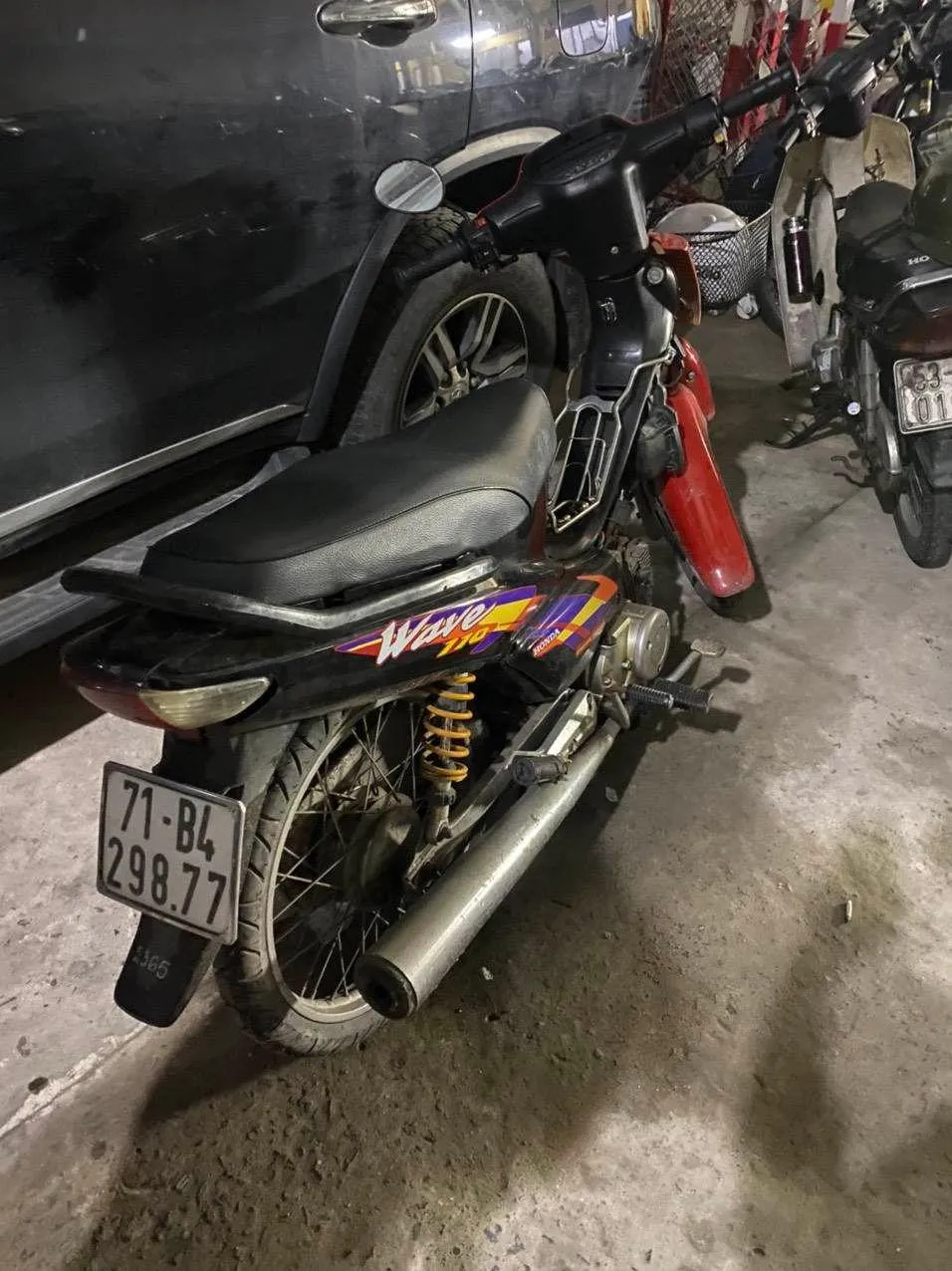 Xe máy Dư và Thái dùng để di chuyển theo T. và An. Ảnh: ĐC