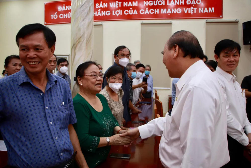 Các cử tri quận 10 trình bày các kiến nghị với Chủ tịch nước. Ảnh: NGUYỄN YÊN