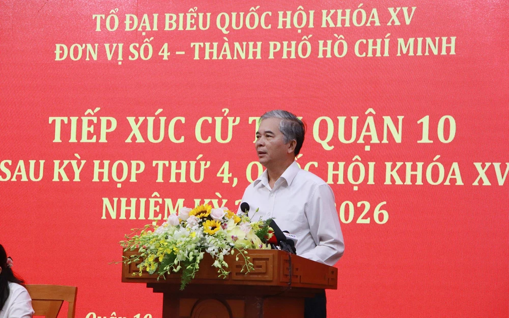 chu-tich-nuoc-tiep-xuc-cu-tri-quan-10