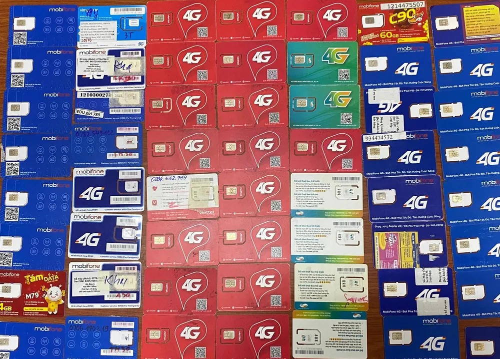 Lượng lớn sim rác bị Công an quận 8 thu giữ. Ảnh: CA