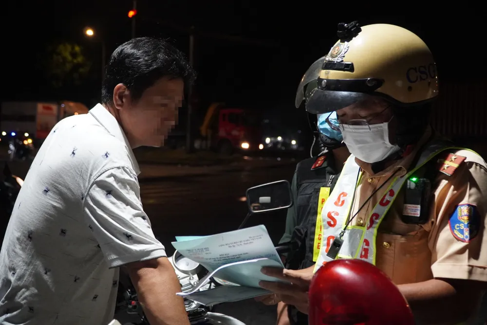 Anh M. không ký vào biên bản, yêu cầu kiểm tra máy đo nồng độ cồn.